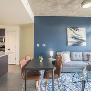 Apartment Striking 2bd - Cdt- Gym, Pool, Parking - Sleep8 Phoenix